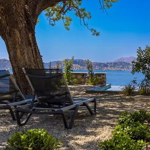 Sakız Söğüt'de özel Havuzlu Kiralık